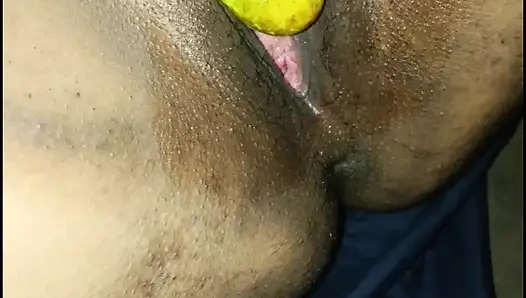 Wife ko land chhahiy land nahi mila to kheera hi dal liya choot me our nikal diya pani