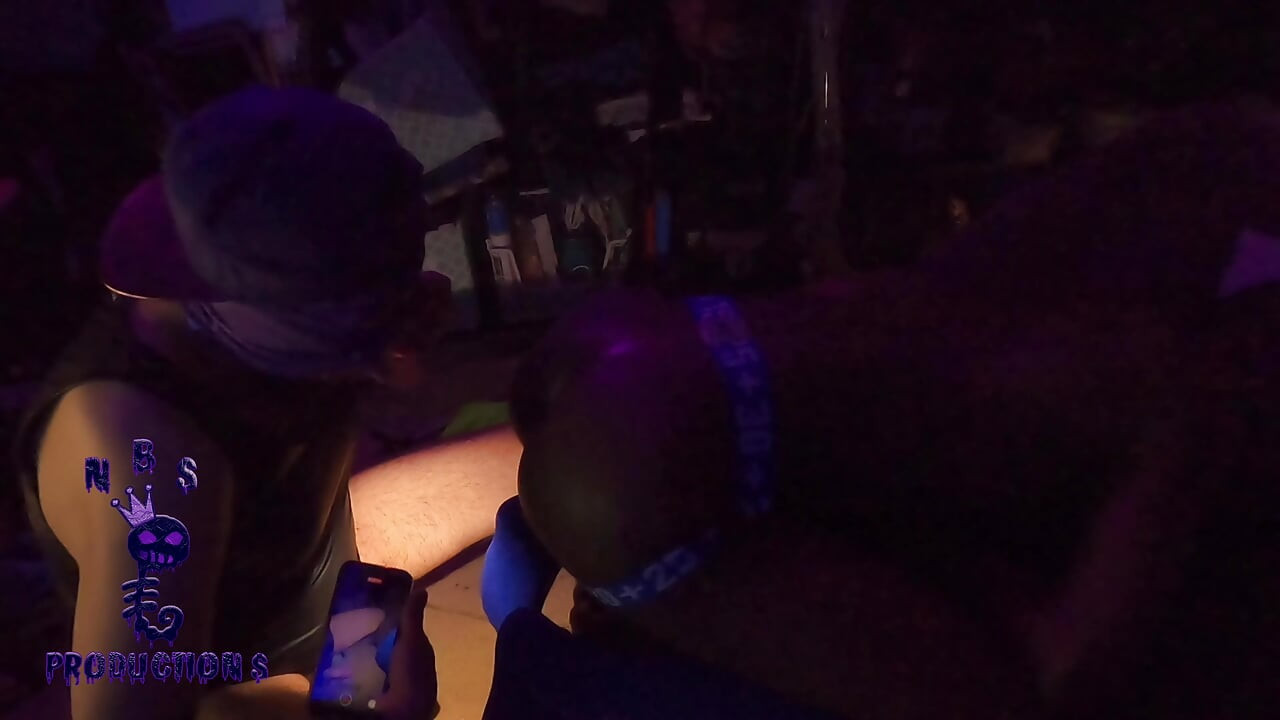 Nhà lai tạo da đen 94