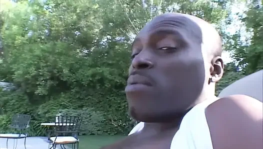 Claudia Downs Suka Mengisap Kontol Besar