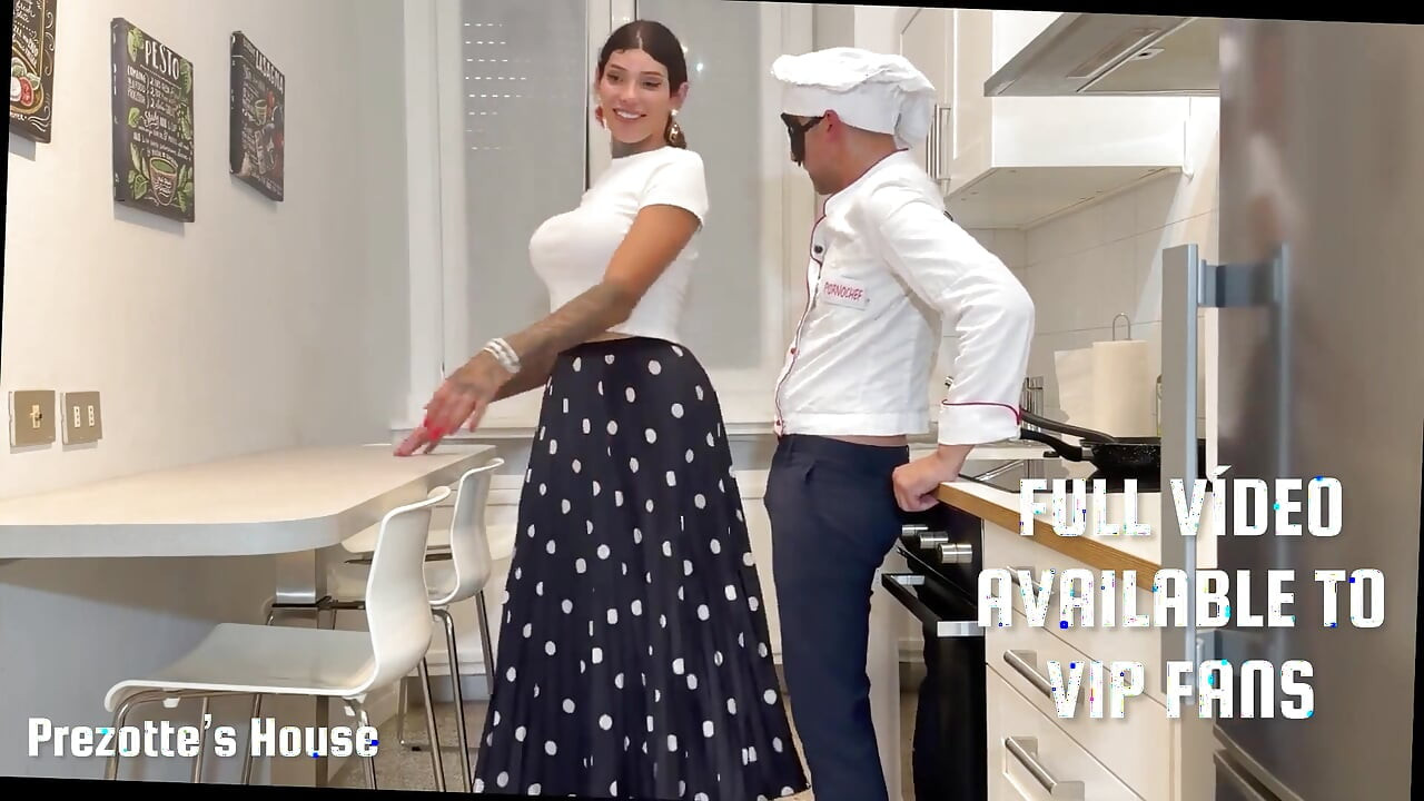 Pretplati se odmah da gledaš ovo i ostale videe: Jebanje u Prezotteinoj kuhinji - Kuhar jebe svoju pomoćnicu na poslu.