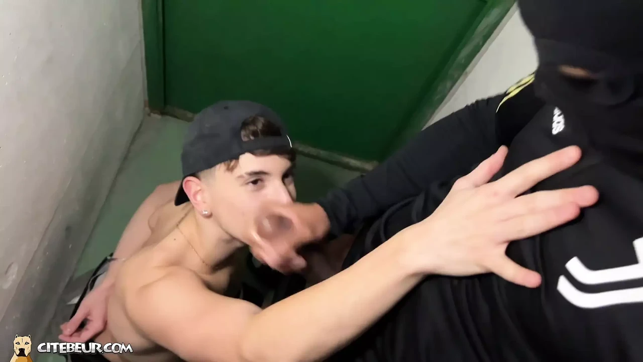 CITEBEUR.com – Twink Divino Worships Kalys’ Monster Cock in Sportswear Sex