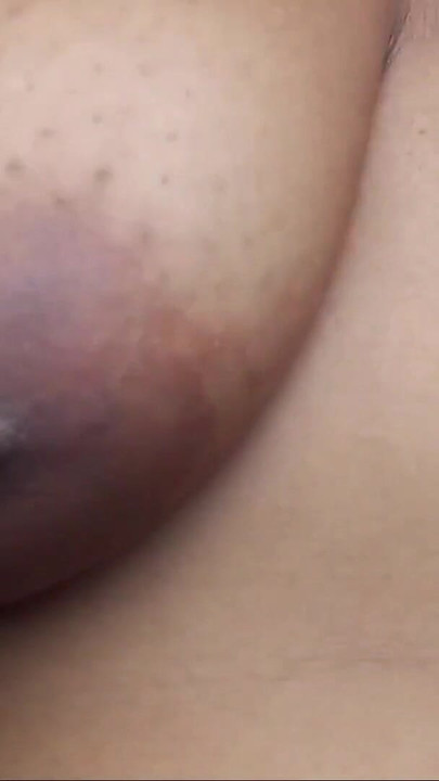 Młoda pasierbica z dużymi piersiami uwielbia ruchać gorącą ojczyma przed macochą | Klip 2