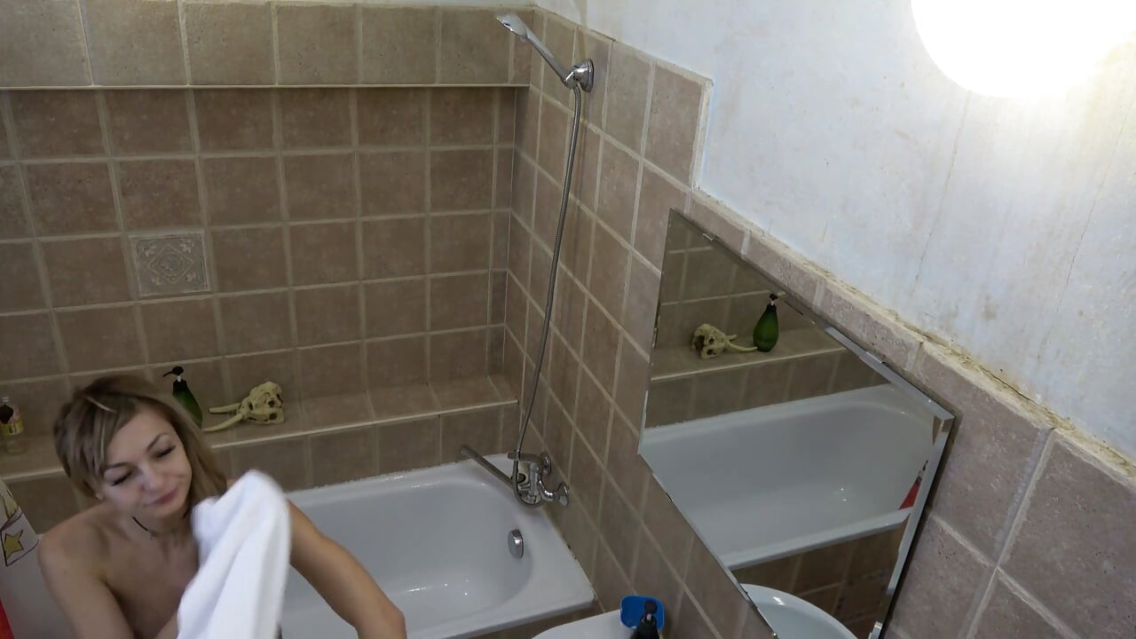 Amateur Shower Can't Get Hotter Than When There's a Sexy Teen in It