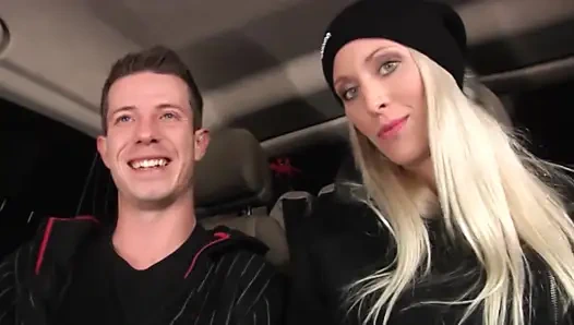 Блондинку Жестко Трахнули В Автобусе Fick