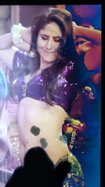 Desi rand Kareena chinal Kapoor spit and cum on her navel