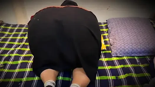 Pertunjukan live ibu tiri muslim arab dengan pantat bahenol dan toket besar!