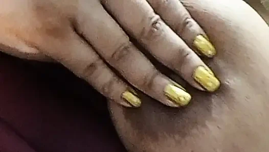 Desi bhabhi showing body on video call.