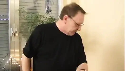 Особое отношение к шаловливой падчерице!
