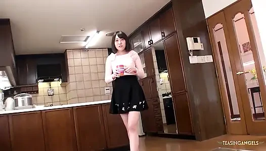 Ona oral seks yaparken nazik ve masum bir tavır sergiledi