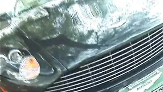 Mükemmel hatun ve büyük memeli orta yaşlı seksi kadın anal üçlü sekste yüze boşalma