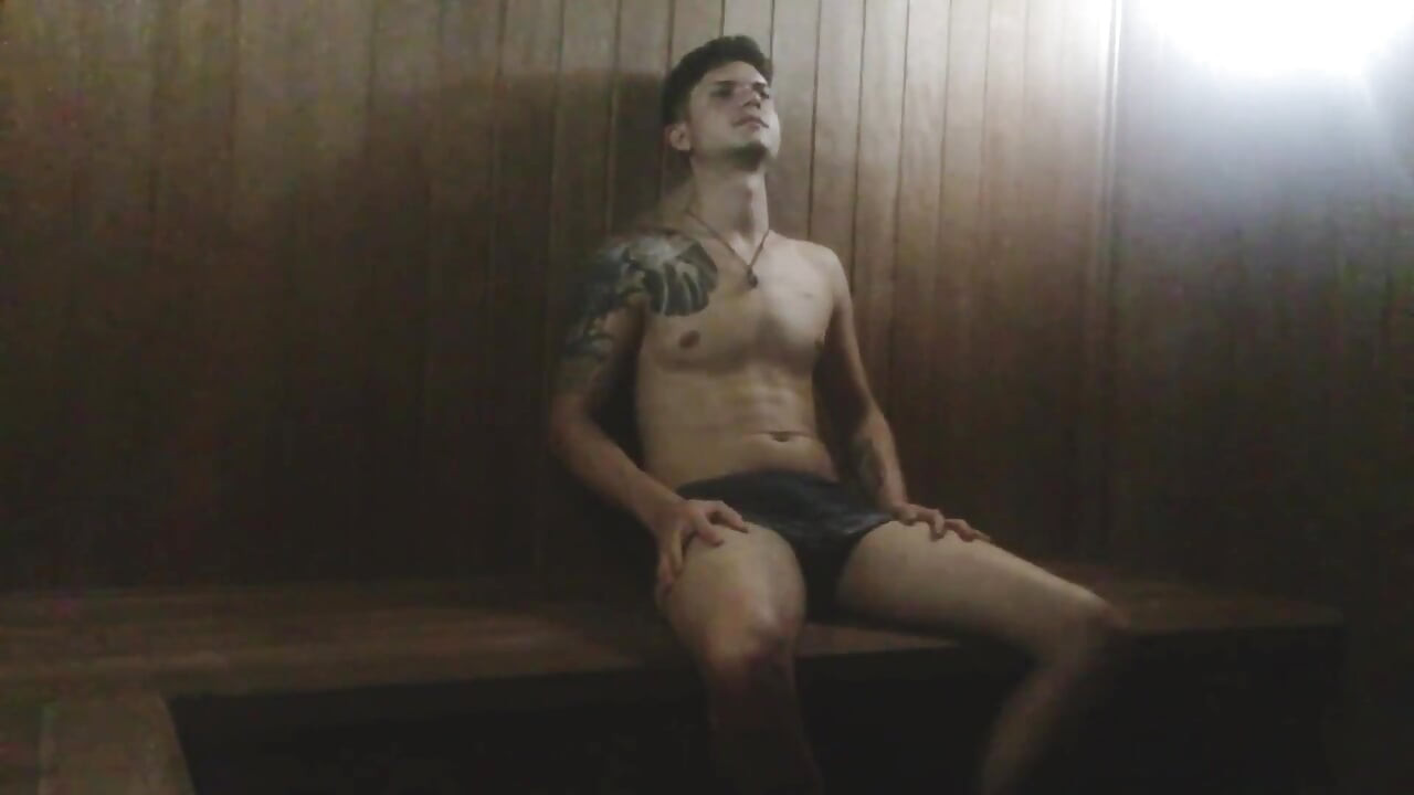 Eu fiz sexo com vizinho na sauna