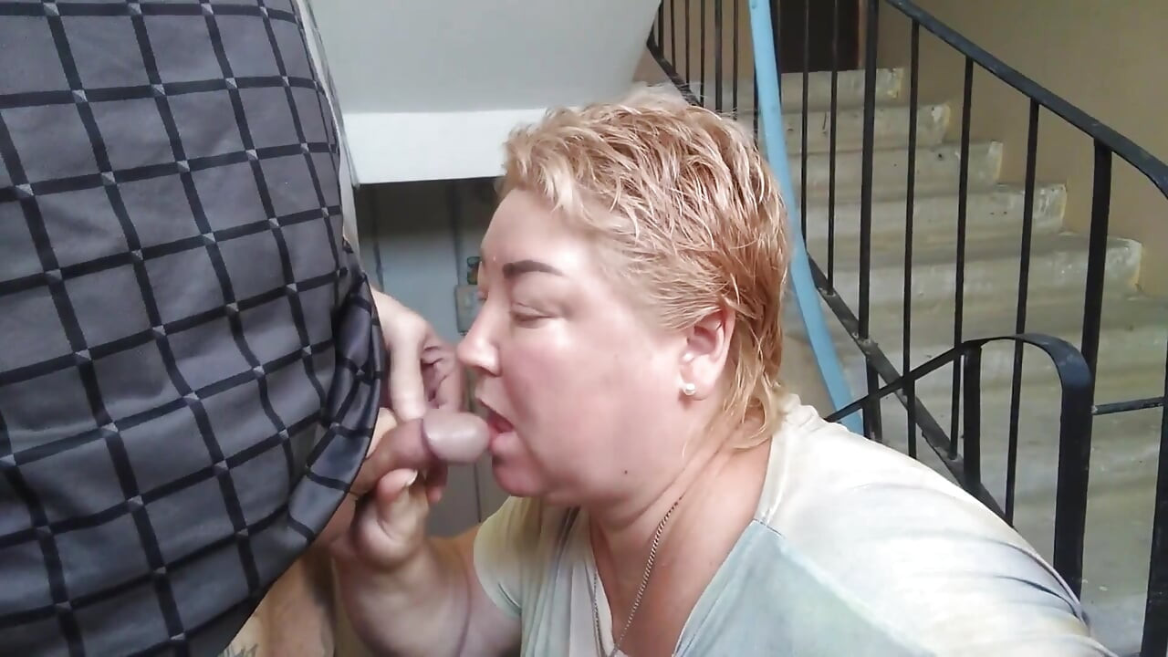 Sucking my cock in the entrance