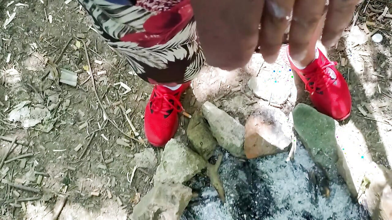 一边撸管一边在公园里散步 - 冒险 - 最后射进火堆