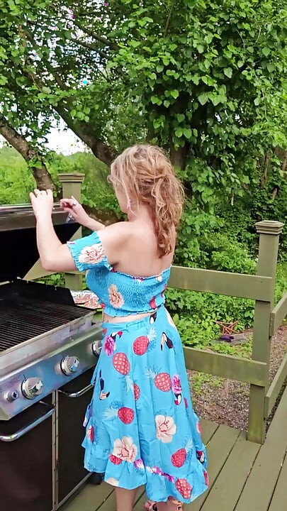 Real TOPLESS MOMMY Enjoying the Summer Barbecuing with her Mature MILF BIG TITS Out in the Sunshine