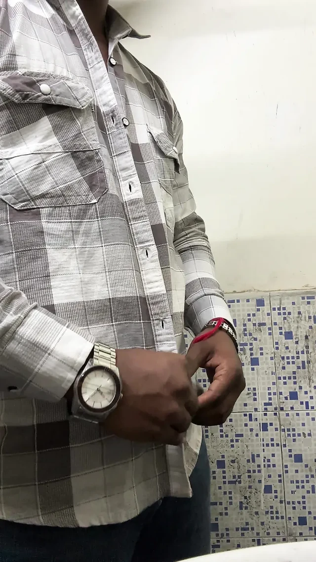 Indian muscular boy masturbating 💦