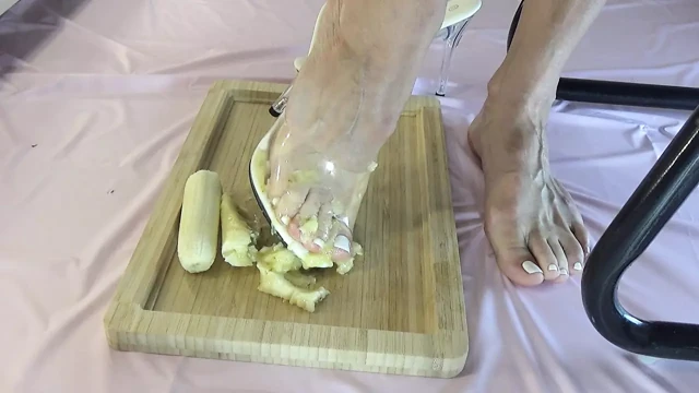 I Crush Bananas with My Beautiful Legs in High Heels