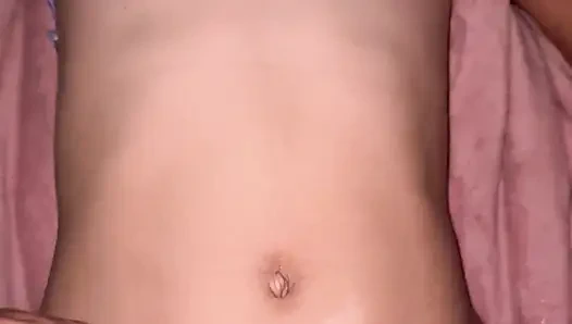 Genç kız arkadaşına sıkı amcığını veriyor, yakın çekim