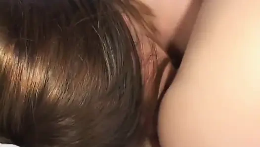 Пылающий лесбийский дуэт пробует мокрые пизды друг друга