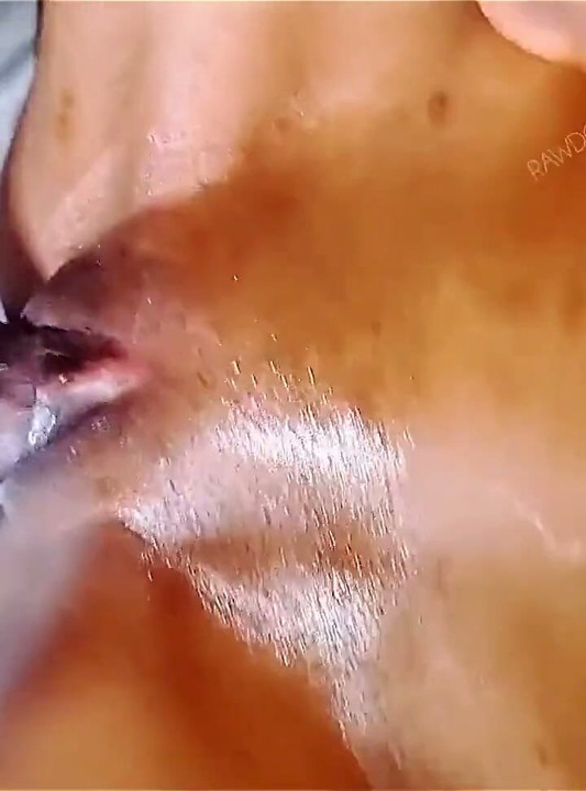 Noche de amor haciendo con mi delgado y mojado jugo coño de novia de mucho tiempo de suroeste