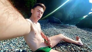 公共のビーチでゲイの十代のセックス