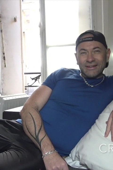 2444 I Met a Straigth Boy in Thje Street in Paris