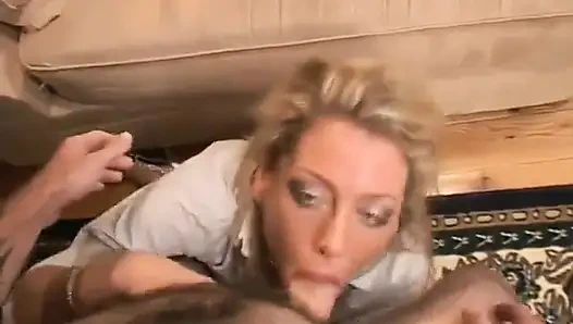 Dewasa basah memiliki tenggorokan dalam