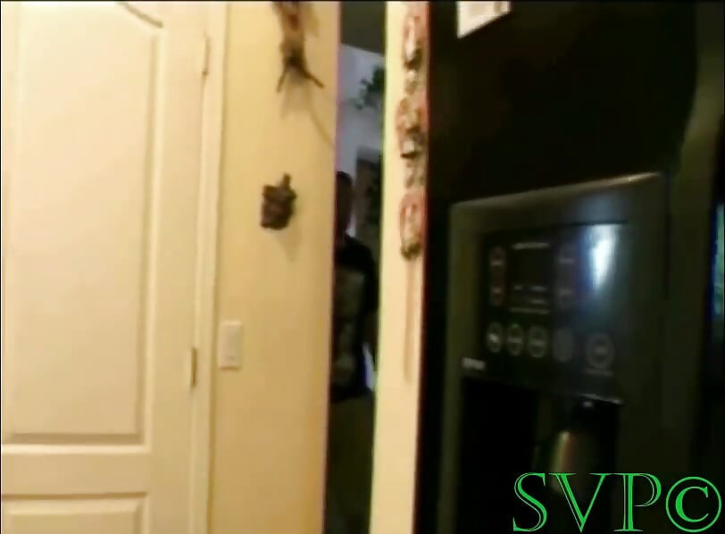 Yaşlı büyük memeli iri güzel üvey nine anal sikişiyor