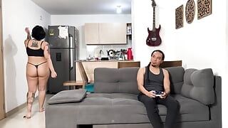 Sex cu colegul meu rom, el vrea Xbox și eu vreau pula