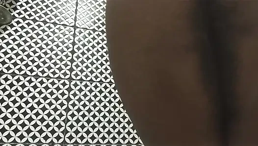 Bbw Masdrasta membuka pantat dan menempel pod krim