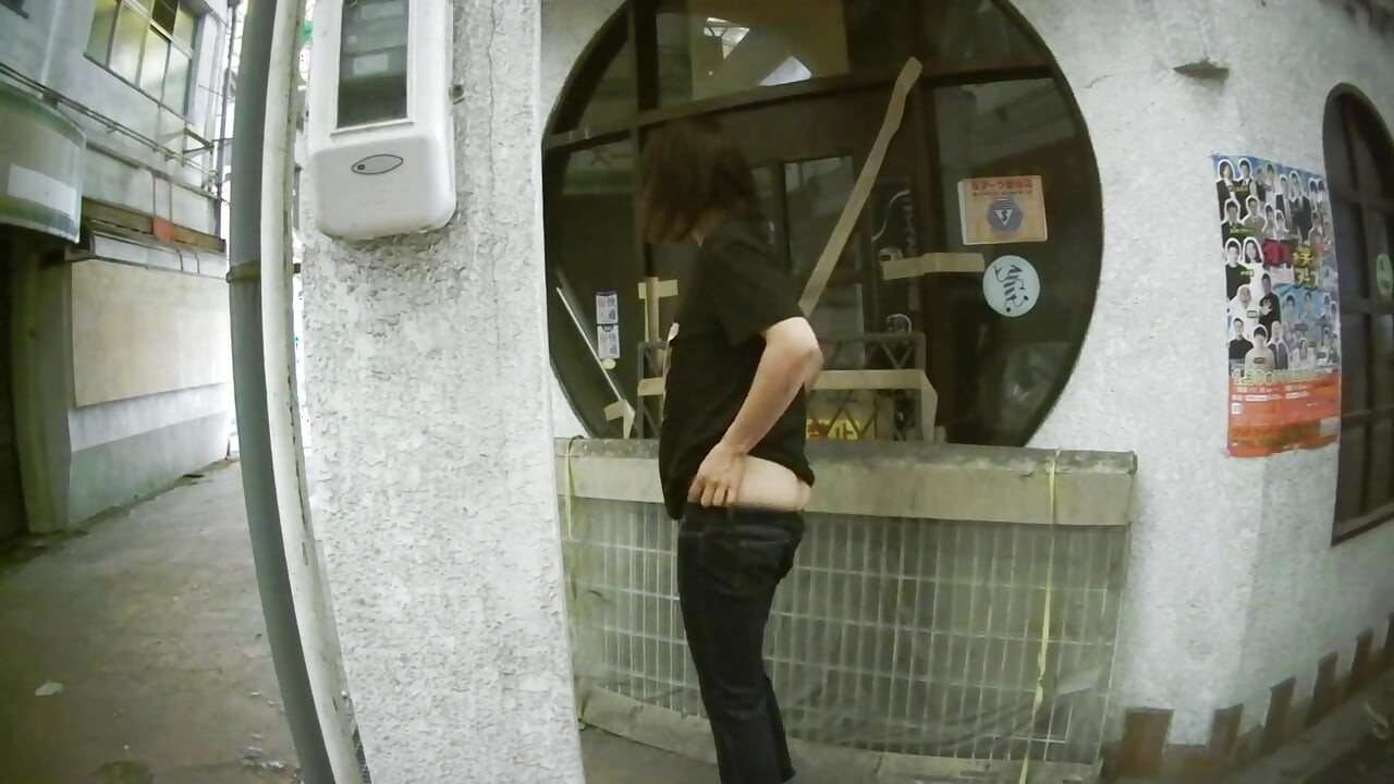 MILF in ultra low rise jeans outdoors..
