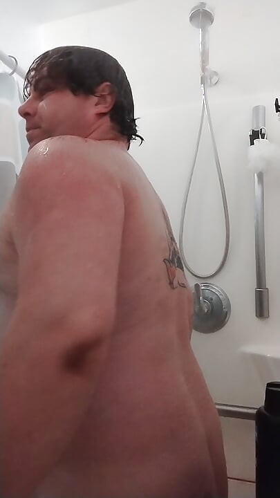 5-12-2026 accroupie et douche aujourd’hui