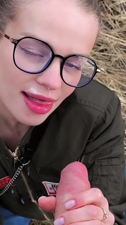 Momento de cair o queixo de "Conheci uma ninfomaníaca em um parque florestal, me arrastei para os arbustos e me trouxe ao orgasmo."