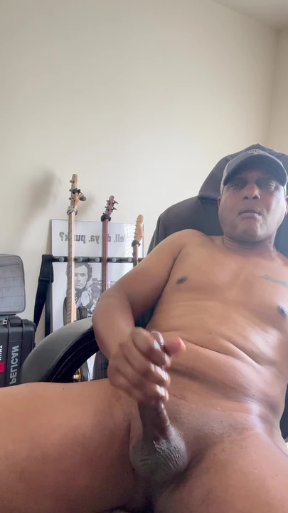 I love to masturbate