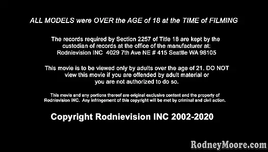 Kıllı meme uçlu amatör kıllı kız