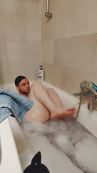 Shaving my body and teasing you a bit