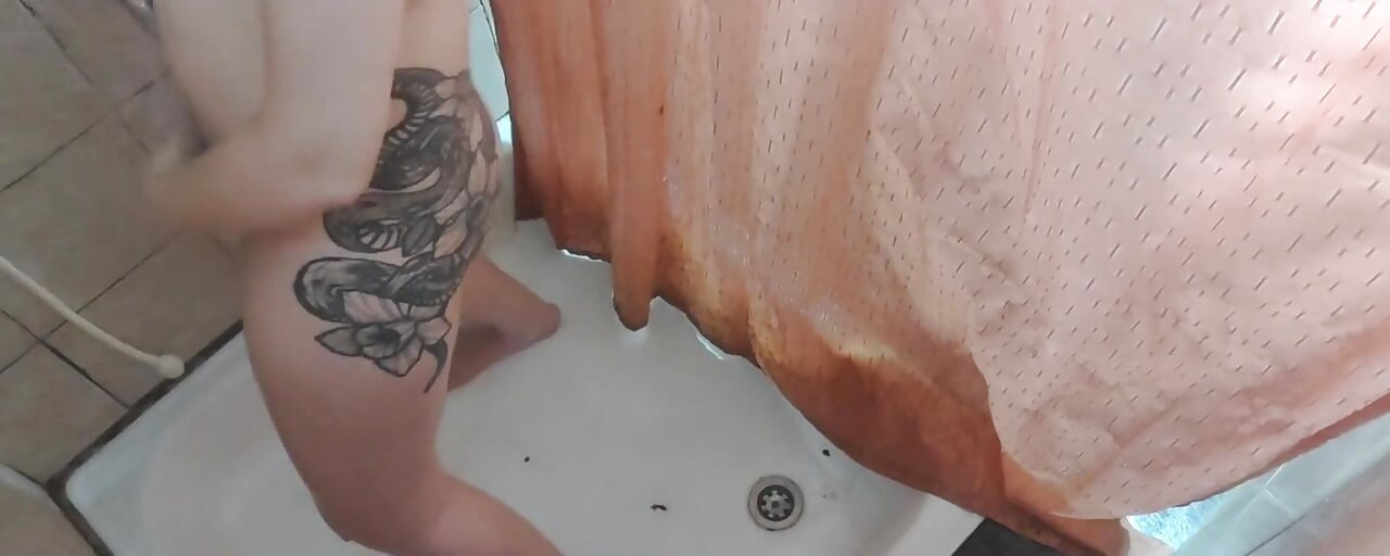 Du satte en kamera i min dusch och spionerade på mig