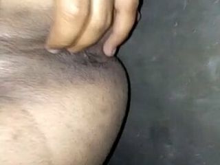 Un dedo en el culo