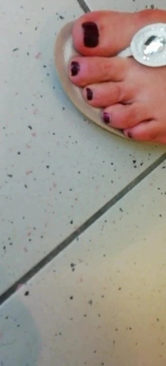 Horny mature feet and faceshot  2018 nice