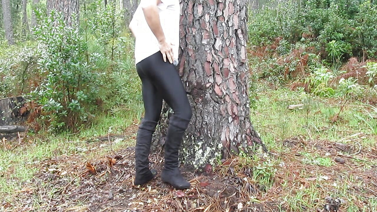 Femboy masturbation in pantyhose.2
