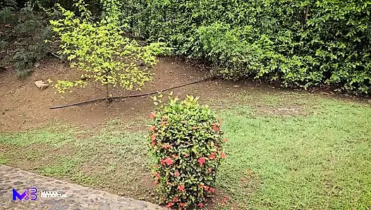 Колумбийский куколд убегает со своим любовником, чтобы заняться сексом на улице - Max Betancur и La Rola