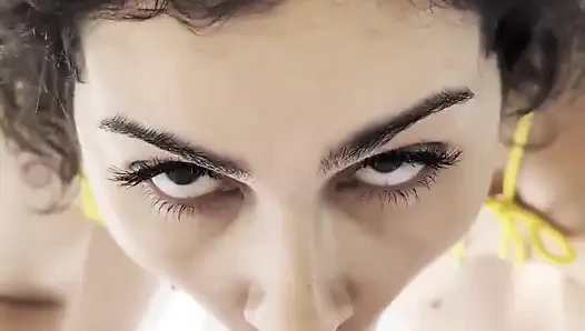 Die tür kaum hinter valentina nappi geschlossen und sie wurde bereits gefickt