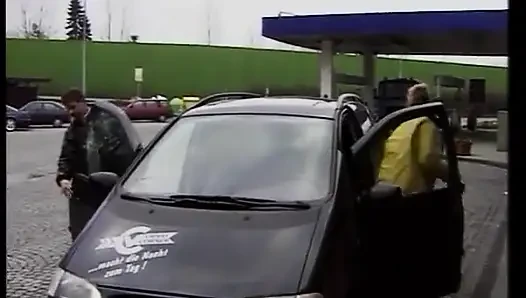 Cewek-cewek amatir jerman ini saling jilat satu sama lain di sini