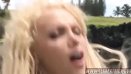 Pulau Teradise 2: adegan 5 menampilkan Nikki Benz