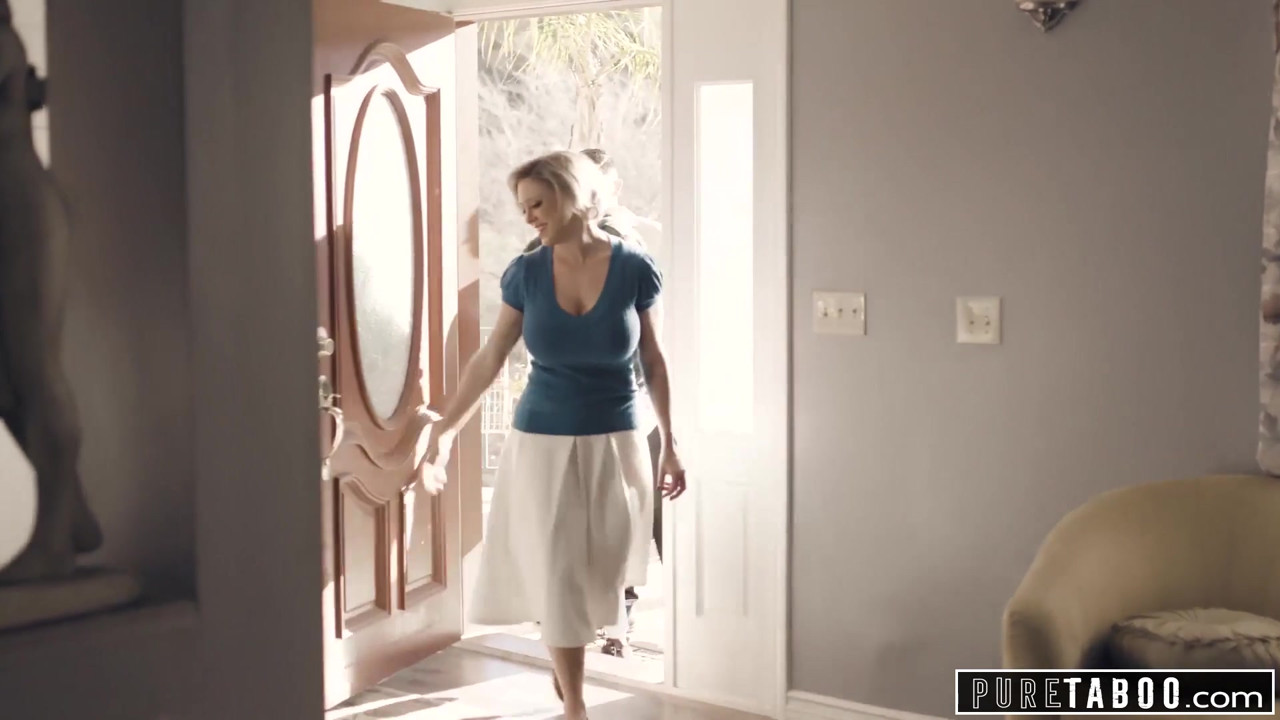 純粋なタブー義理の両親と義理の兄が新しい妹を歓迎