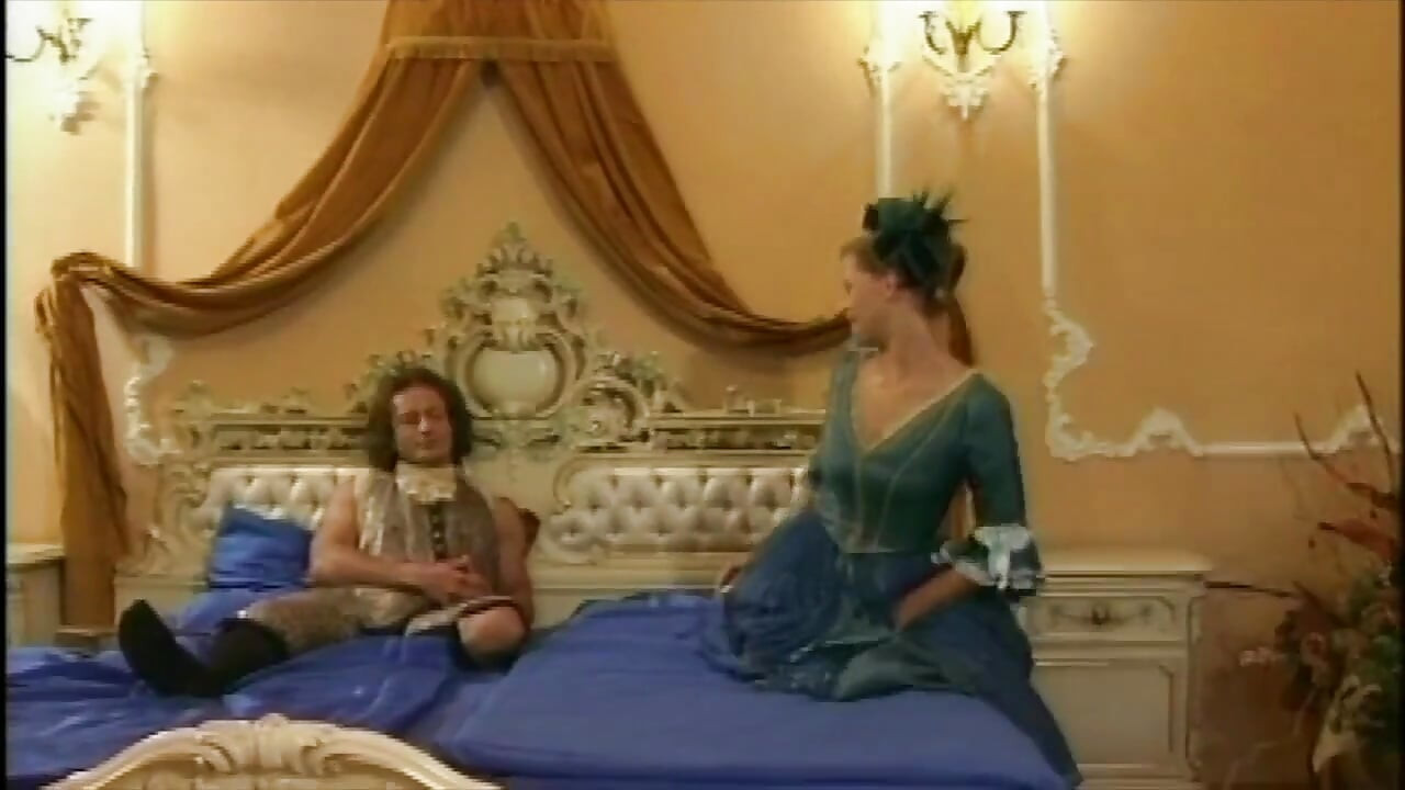 Milady ve Milord yatakta anal sikişiyor