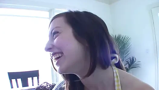 Lesbian hot lagi asik ciuman penuh gairah di pinggir kolam renang dan mandi