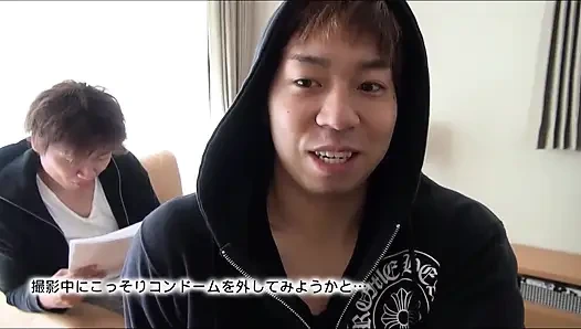 Secretly Removing The Condom During Sex! True Creampie