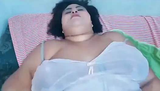 Ibu tiriku yang kerasukan membuatku muncrat di dalam dirinya.