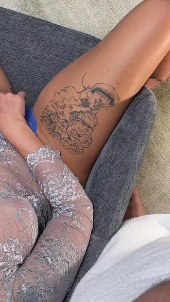 Moment iconic de la "Sexy sexy și excitată în rochie transparentă pentru a-și arăta țâțele mari tachinează un tip cu pula mare fără să dea"
