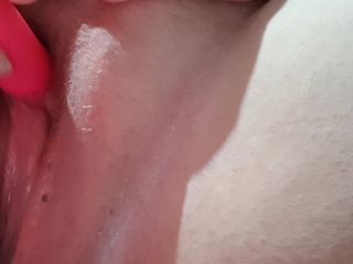 Orgasme de clito avec vibromasseur
